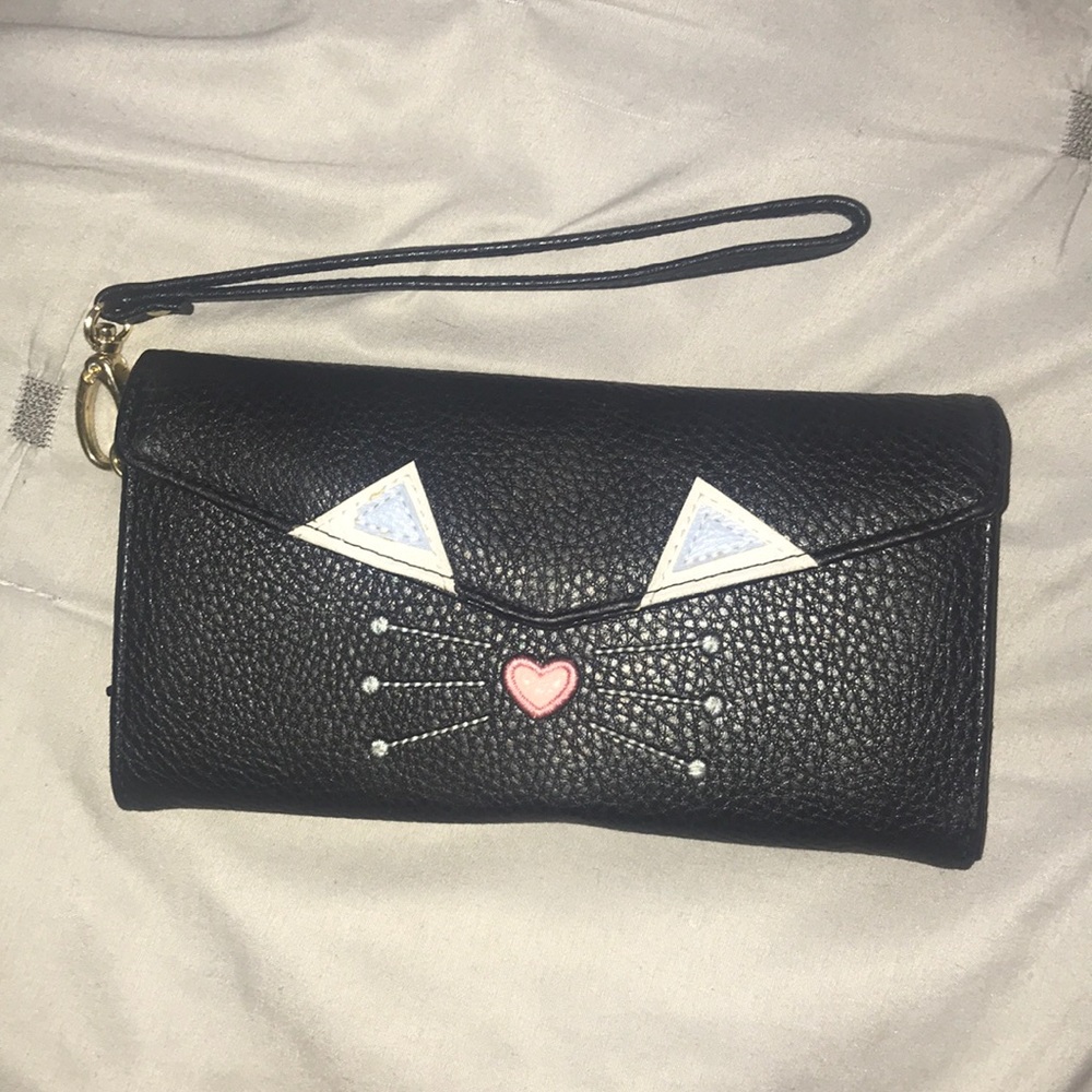 Super cute cat wallet haha 💞💞
